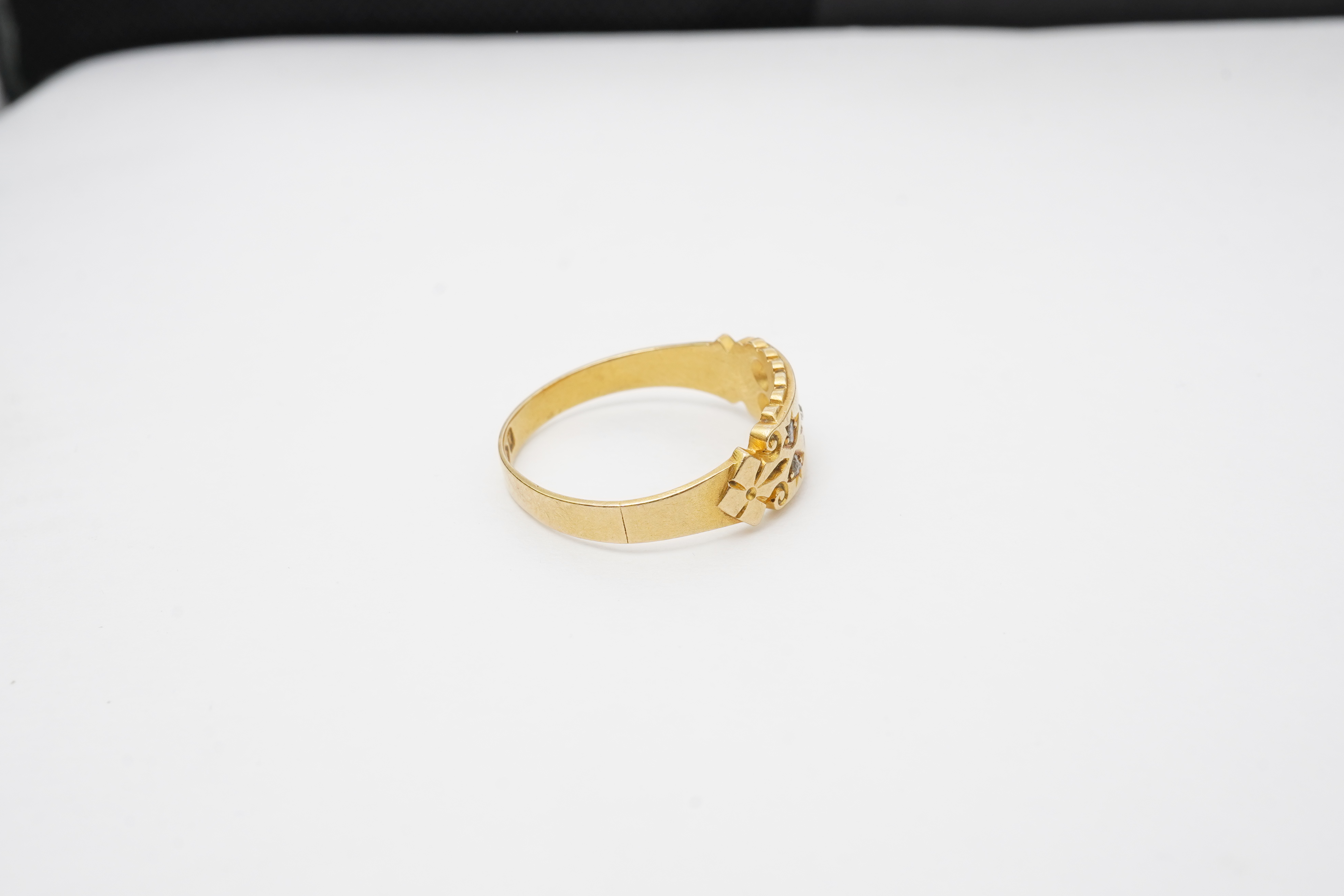 An Edwardian gold and diamond ring, circa 1910